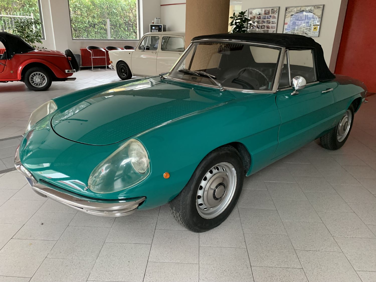 Alfa Romeo Spider Duetto Osso di Seppia 1750