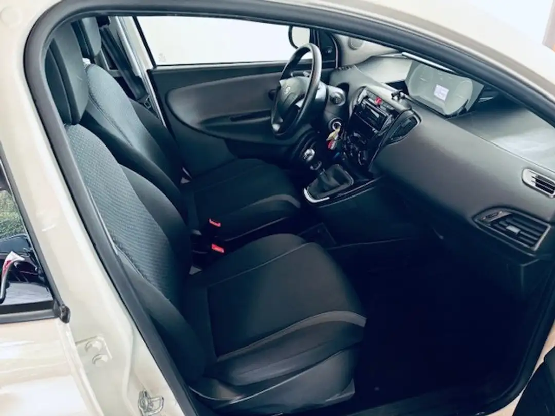 Lancia Ypsilon 1.2 Silver 69cv