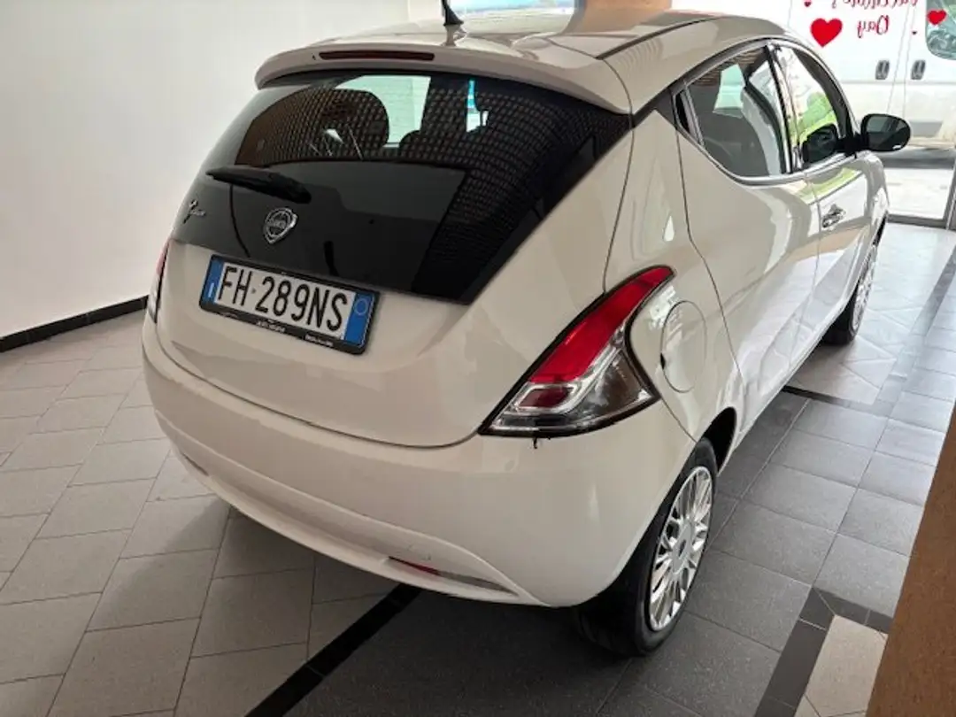 Lancia Ypsilon 1.2 Silver 69cv