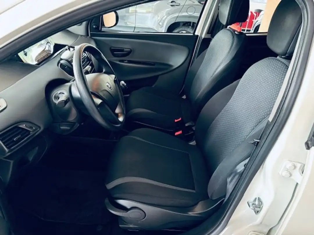 Lancia Ypsilon 1.2 Silver 69cv