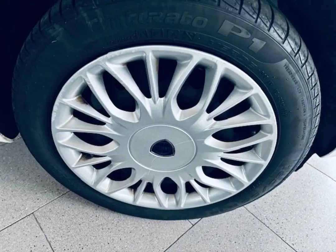 Lancia Ypsilon 1.2 Silver 69cv