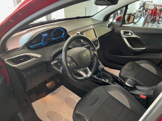 Peugeot 2008 1.2 puretech t Allure Eat 6