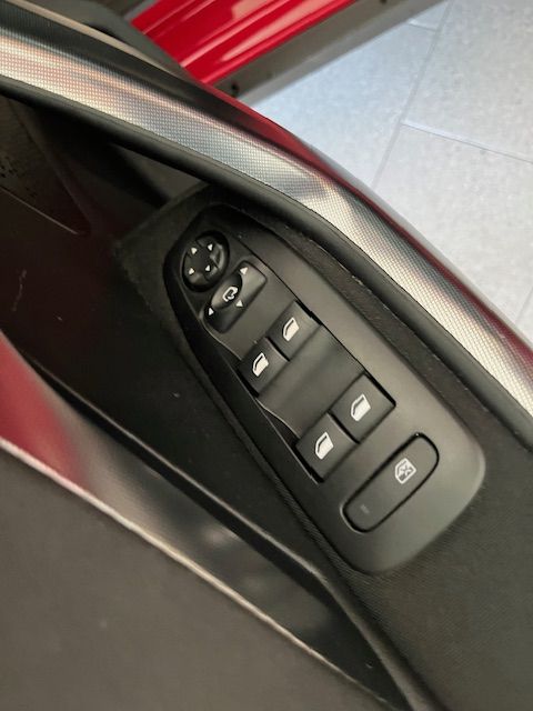 Peugeot 2008 1.2 puretech t Allure Eat 6